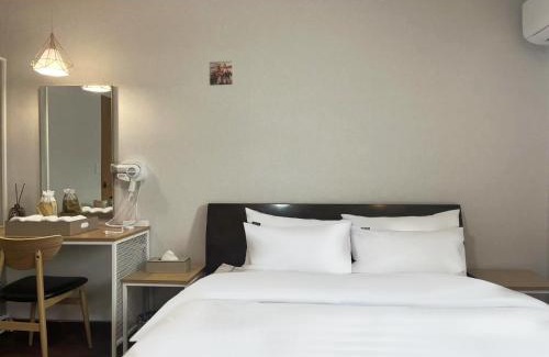 Pocheon Hotel | Metro