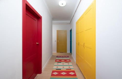 Wola Apartment | Metro Młynów Colourful Apartment