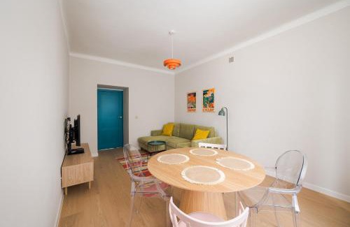Wola Apartment | Metro Młynów Colourful Apartment