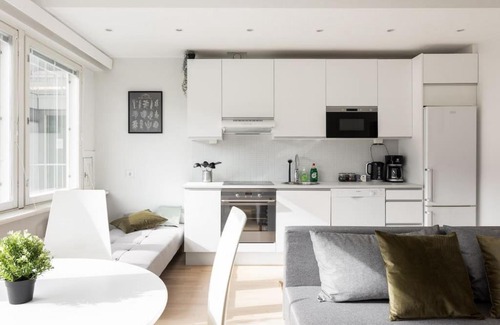 Alppiharju Apartment | Metro nearby,Quality apartment, netflix, KALLIO
