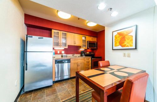 North Mountain Apartment | Metro PHX STUDIO QUEEN sleeps 4 HEATED POOL