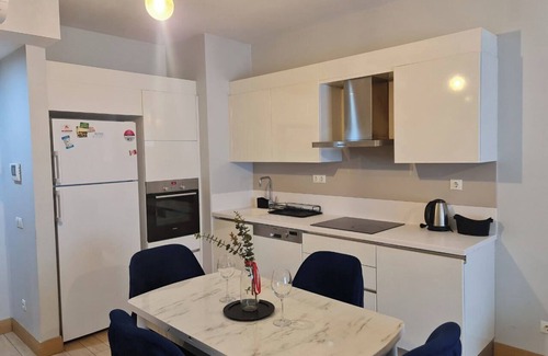 Bagcilar Apartment | Metro station 100 meters away and best for your family with balcony...