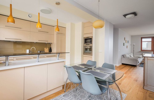 Mokotow Apartment | Metro Wilanowska Deluxe Apartment