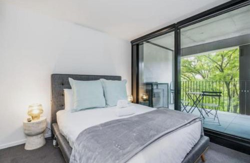 Reid Apartment | Metropol 3 Comfy Luxury Central Free Parking