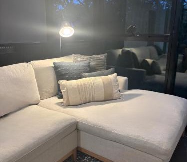 Reid Apartment | Metropol 3 Comfy Luxury Central Free Parking