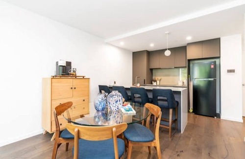 Reid Apartment | Metropol 3 Comfy Luxury Central Free Parking