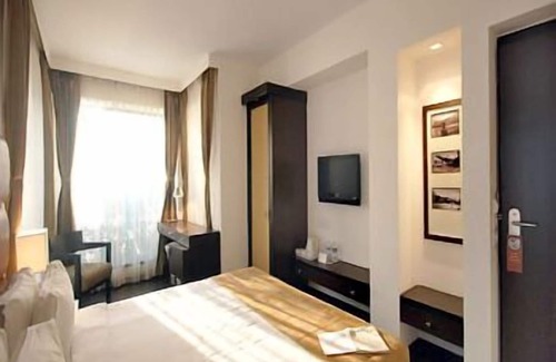 Ballygunge Hotel | Metropole