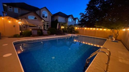 South Newton Villa | Metropolitan Dream Stay with Pool and Hot Tub