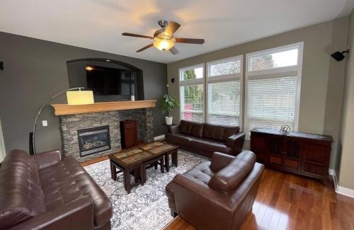 South Newton Villa | Metropolitan Dream Stay with Pool and Hot Tub