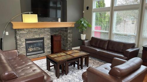 South Newton Villa | Metropolitan Dream Stay with Pool and Hot Tub