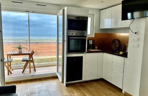 Bernieres-sur-Mer Apartment | Mettons les voiles - Appt vue mer avec loggia