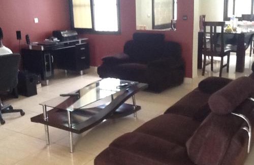 Lome Villa | Meublé avec piscine à Baguida