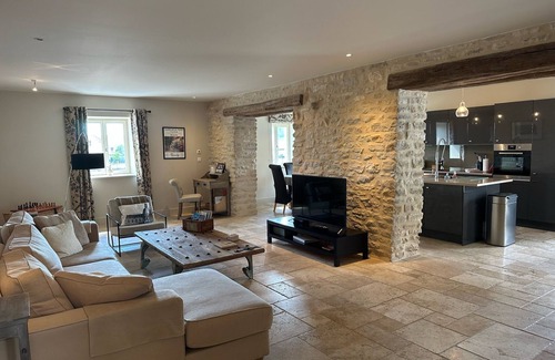 Meursault House | Meursault, Burgundy - luxury renovated barn overlooking vines - ‘Les Vignes’