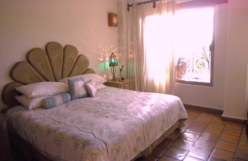 Amapas Condo | Mexican Bliss Beachfront Condo - Los Muertos Beach - La Palapa - WALK EVERYWHERE