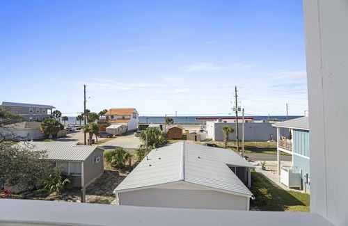 Mexico Beach House | Mexico Beach | 2-Min Walk | Pet OK | Gulf View