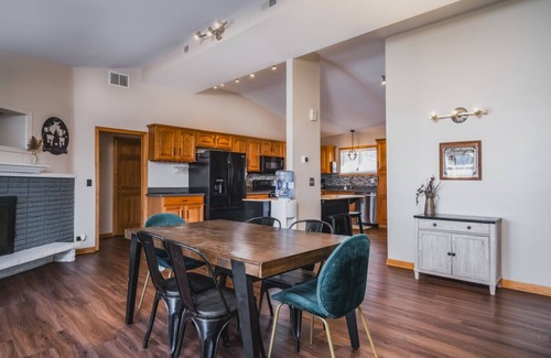 Fox Lake Apartment | Meyers Bay Sunset Lakefront Cottage in Fox Lake w/Boat Pier