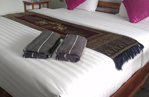 Thani Hotel | MG Guest House