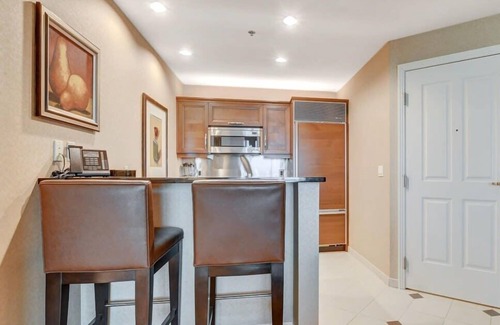 Las Vegas Condo | MGM Signature-16-702 1Br 2Ba Balcony Suite