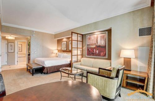 Las Vegas House | MGM Signature-30-619 Strip View Jacuzzi Studio