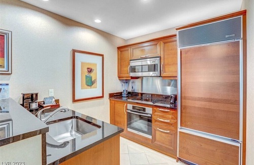 Las Vegas Apartment | MGM Signature 3BR 4BA Strip View, Balcony Pool, NO resort fee FREE parking