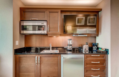 Las Vegas Apartment | MGM Signature Penthouse Jr Suite StripView, Balcony, FREE Parking, NO Resort Fee