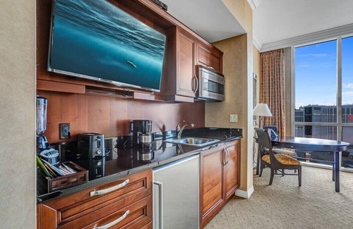 Las Vegas Apartment | MGM Signature Penthouse Jr Suite StripView, Balcony, FREE Parking, NO Resort Fee