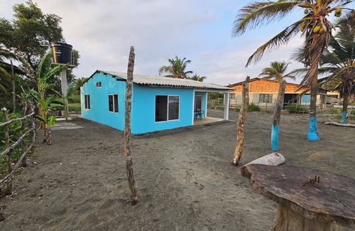 San Bernardo del Viento House | "Mi Terruño" Where Time Slows and the Sea Speaks 2 bedroom bungalow on the beach