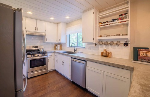 Mi-Wuk Village House | Mi-Wuk Mountain House | Family-Friendly Getaway in the Pines