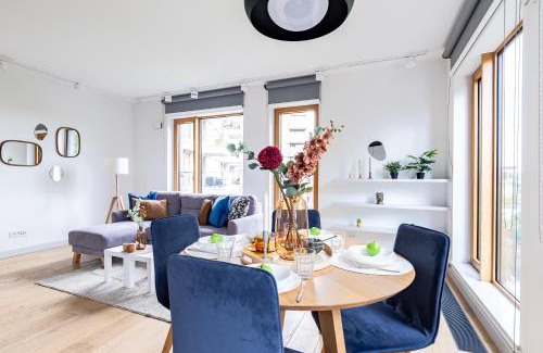 Praga Apartment | Mia Okrzei National Stadium Area with Parking and AC