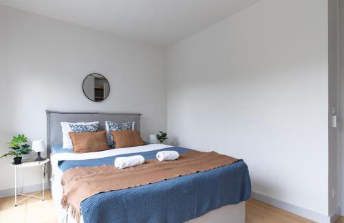 Praga Apartment | Mia Okrzei National Stadium Area with Parking and AC