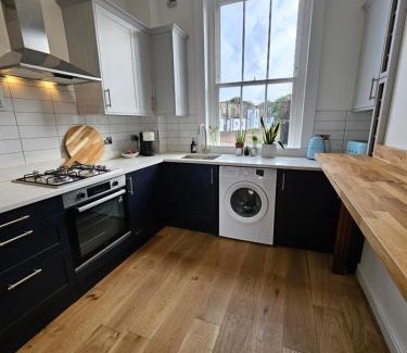 Newington Apartment | Mia residence, Waterloo 4bed Room Apa