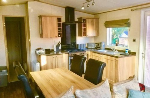 Morpeth Apartment | Mia's Place, Hot Tub, Pet Friendly Lodge