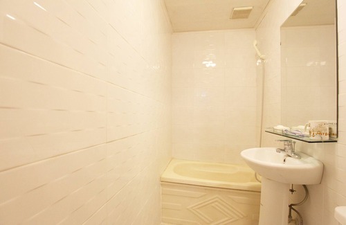 Songcheon-dong Hotel | Mia Young