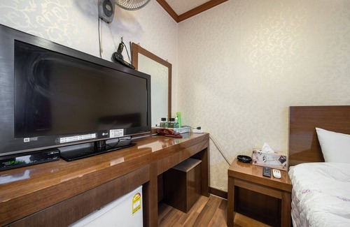 Songcheon-dong Hotel | Mia Young