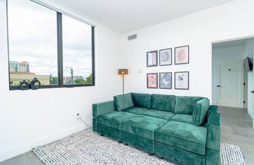 East Little Havana Apartment | Miami 2BR Getaway with King Beds Near Marlins Park & Calle Ocho