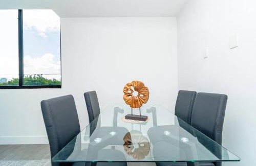 East Little Havana Apartment | Miami 2BR Getaway with King Beds Near Marlins Park & Calle Ocho