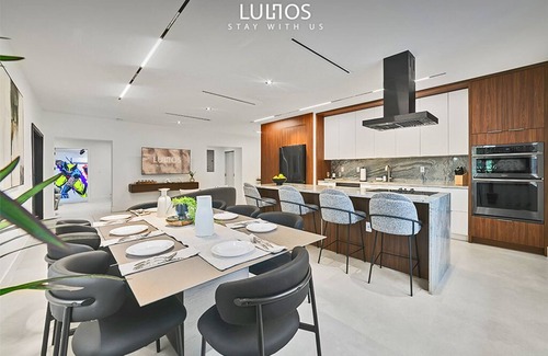 Hialeah House | Miami Airport, Golf 10 Min 6BR Pool Games