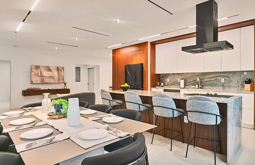 Hialeah House | Miami Airport, Golf 10 Min 6BR Pool Games