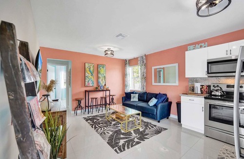 West Little River Apartment | Miami Art Deco Style Unit With Hot Tub