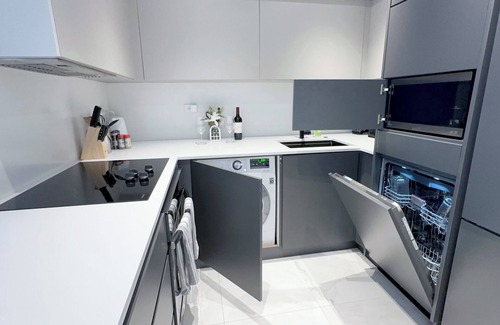 West Avenue Apartment | Miami Bayfront Luxe SuiteBayfront Luxe Stay – Pool, Gym & Views