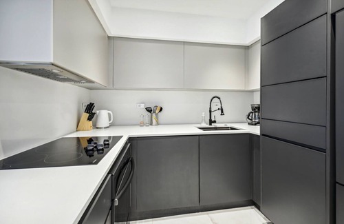 West Avenue Apartment | Miami Bayfront Luxe SuiteBayfront Luxe Stay – Pool, Gym & Views