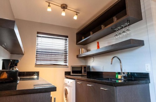 North Beach House | Miami Beach Escape w/Kitchen! Onsite Pool, Beach Access, Near Art Deco District!