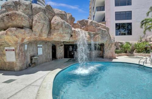 Mid Beach Apartment | Miami Beach Oceanfront- Pool Bar & Gym & SPA