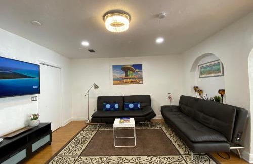 Flamingo/Lummus Bed & Breakfast | Miami Beach Rooms B&B