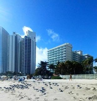 Sunny Isles Beach Apartment | Miami Direct Access to the beach