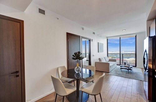 Downtown Miami Apartment | Miami Lux 1BR | 37th Floor w/Bay & City Views