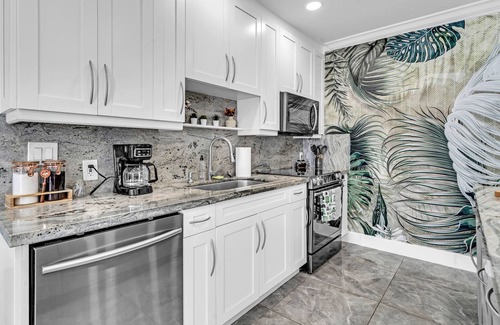 West Little Havana House | Miami Luxury Home! Next to Miami airport & beach.
