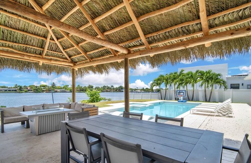 Ojus House | Miami Luxury House Lake Side Pool & Spa