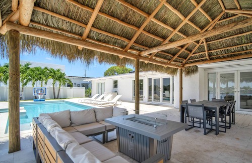 Ojus House | Miami Luxury House Lake Side Pool & Spa