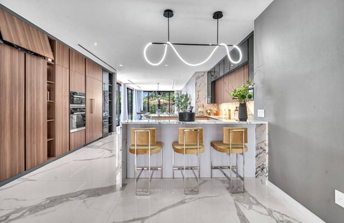 Golden Glades House | Miami Mansion 4BR2Suite Pool/Spa, Outdoor Kitchen